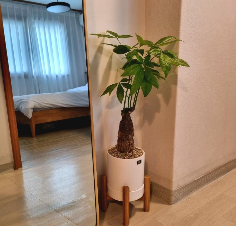 Hongik Hongdae Yeonnam Hoi-House Apartamento Seúl Exterior foto